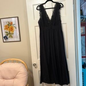 Shadowline 3X long black night gown